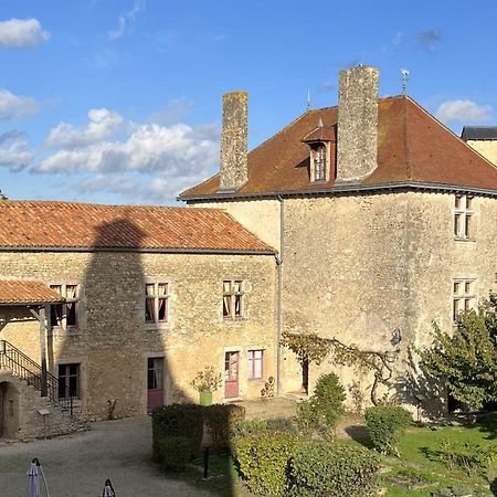 Le Vieux Chateau Airvault Dış mekan fotoğraf