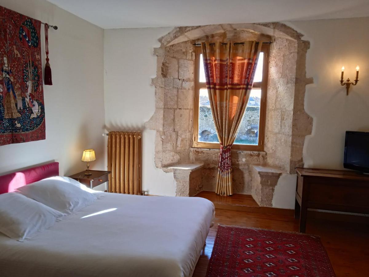 Le Vieux Chateau Airvault Dış mekan fotoğraf