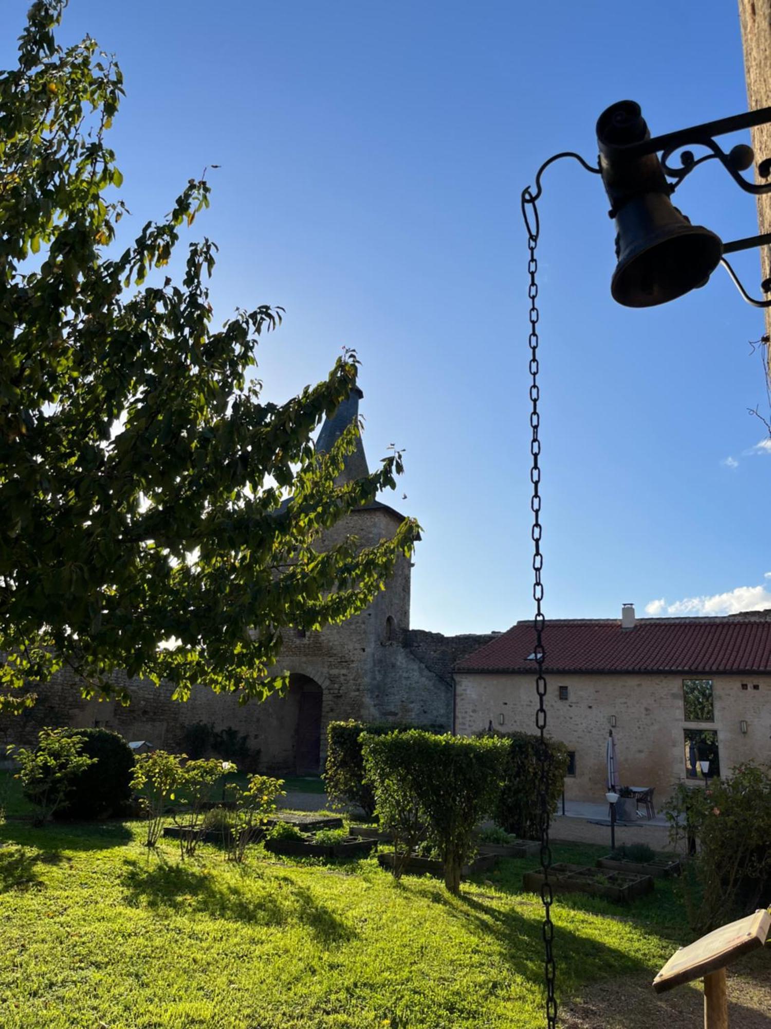 Le Vieux Chateau Airvault Dış mekan fotoğraf