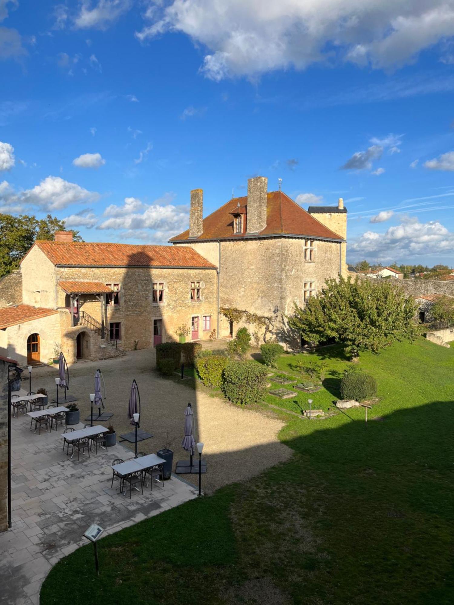 Le Vieux Chateau Airvault Dış mekan fotoğraf