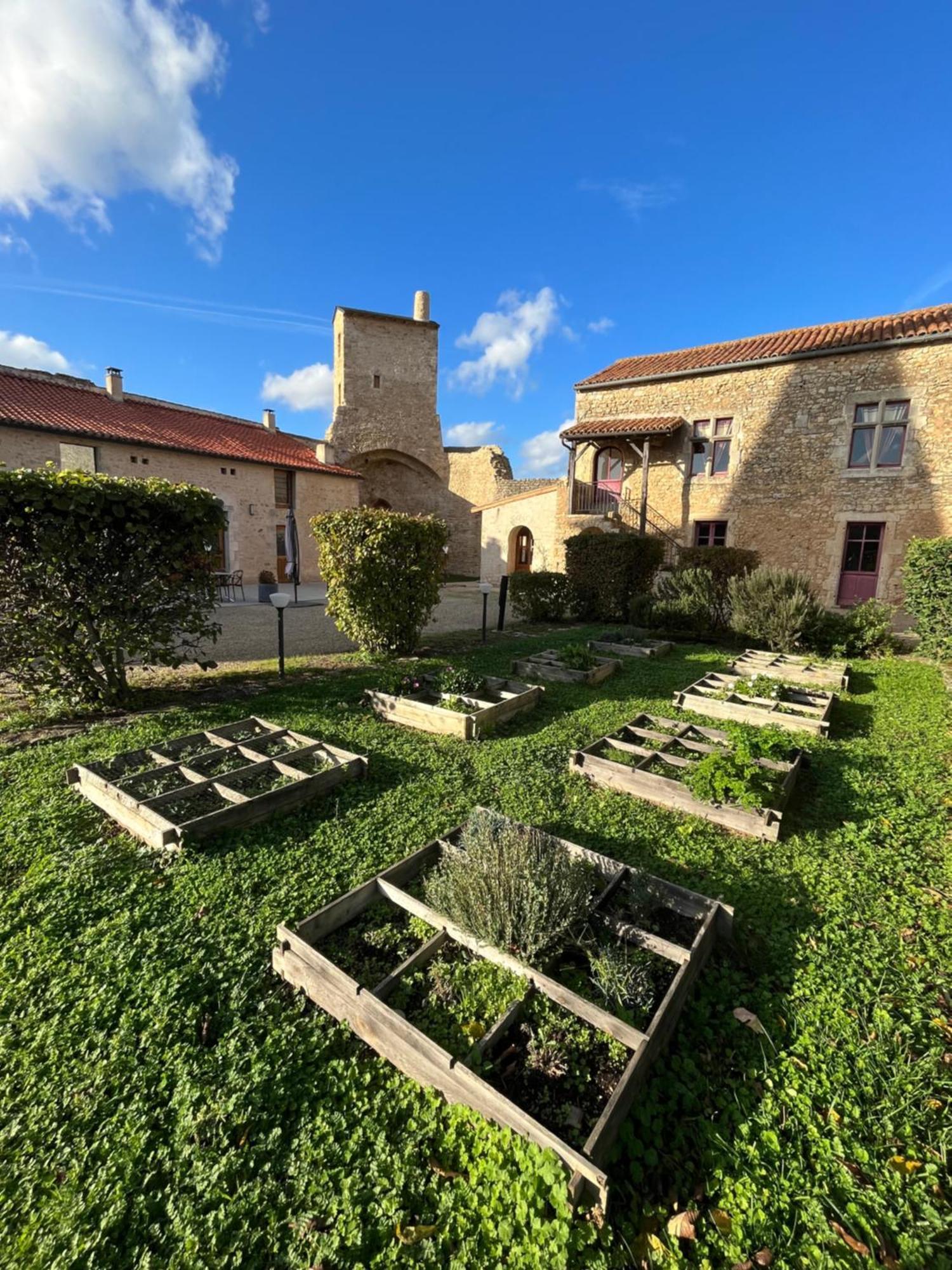 Le Vieux Chateau Airvault Dış mekan fotoğraf