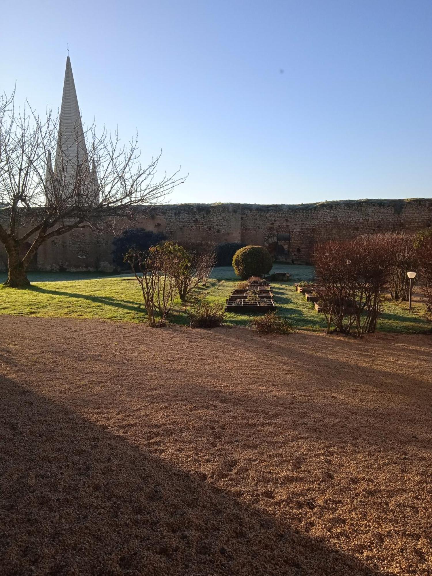 Le Vieux Chateau Airvault Dış mekan fotoğraf