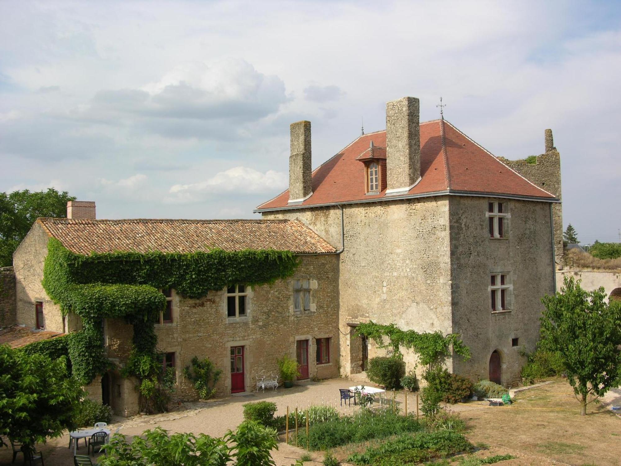 Le Vieux Chateau Airvault Dış mekan fotoğraf
