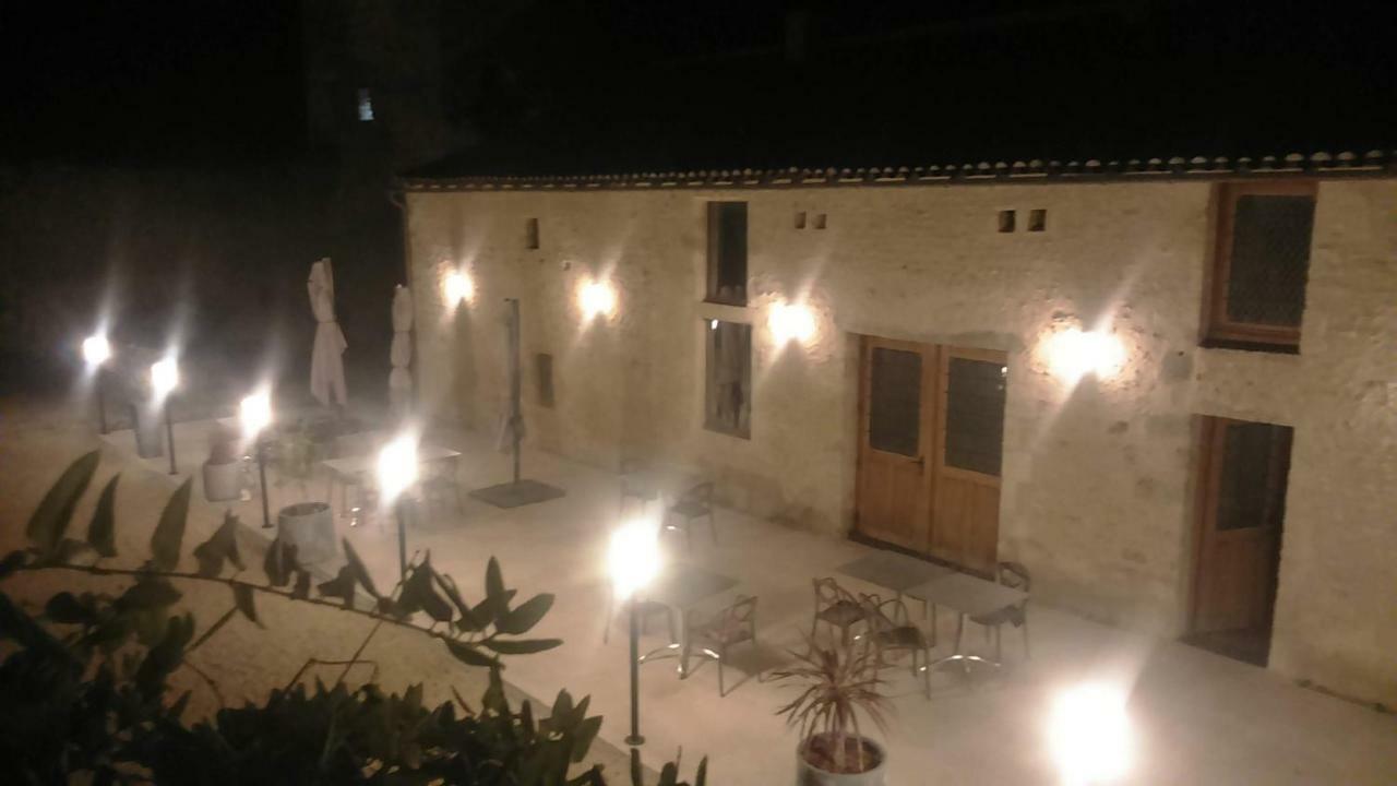 Le Vieux Chateau Airvault Dış mekan fotoğraf