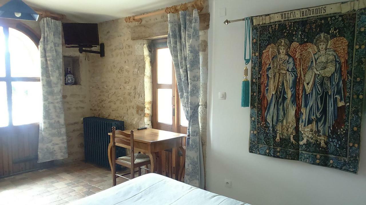 Le Vieux Chateau Airvault Dış mekan fotoğraf